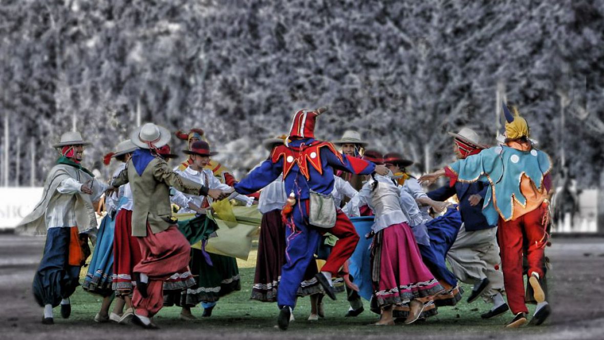Con el carnaval a pleno Hoy se festeja el día nacional del carnavalito