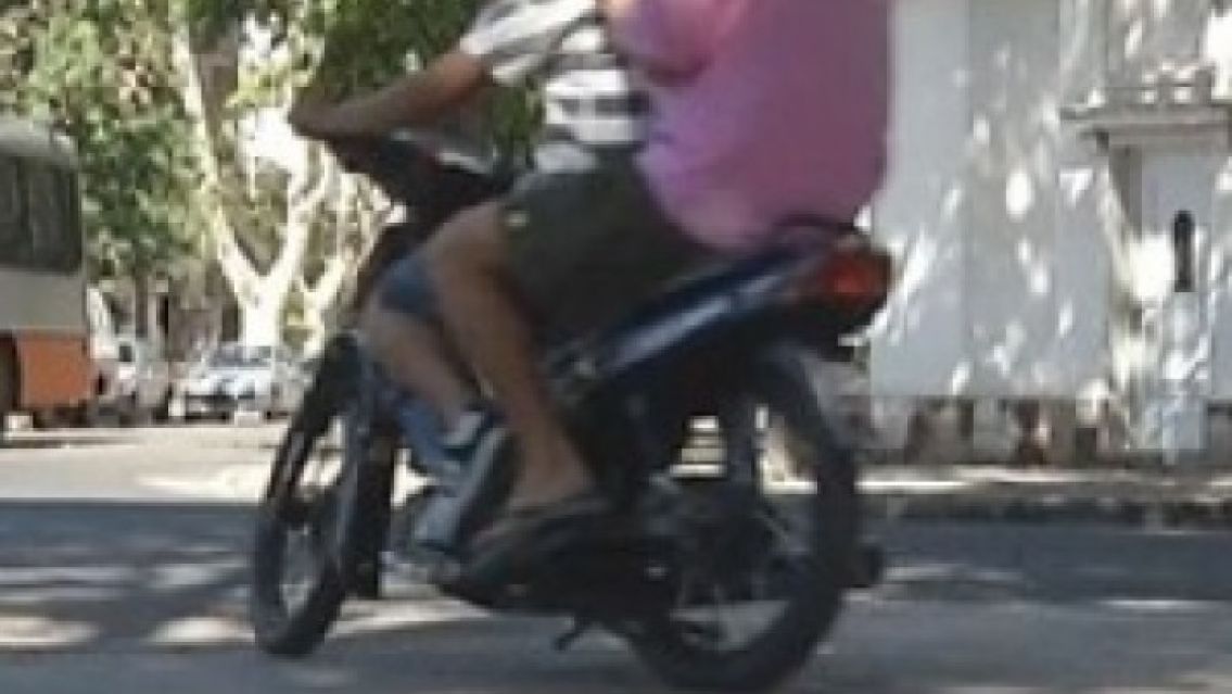 Inseguridad en Palpalá: motochorros asaltaron a una mujer en la puerta de su casa