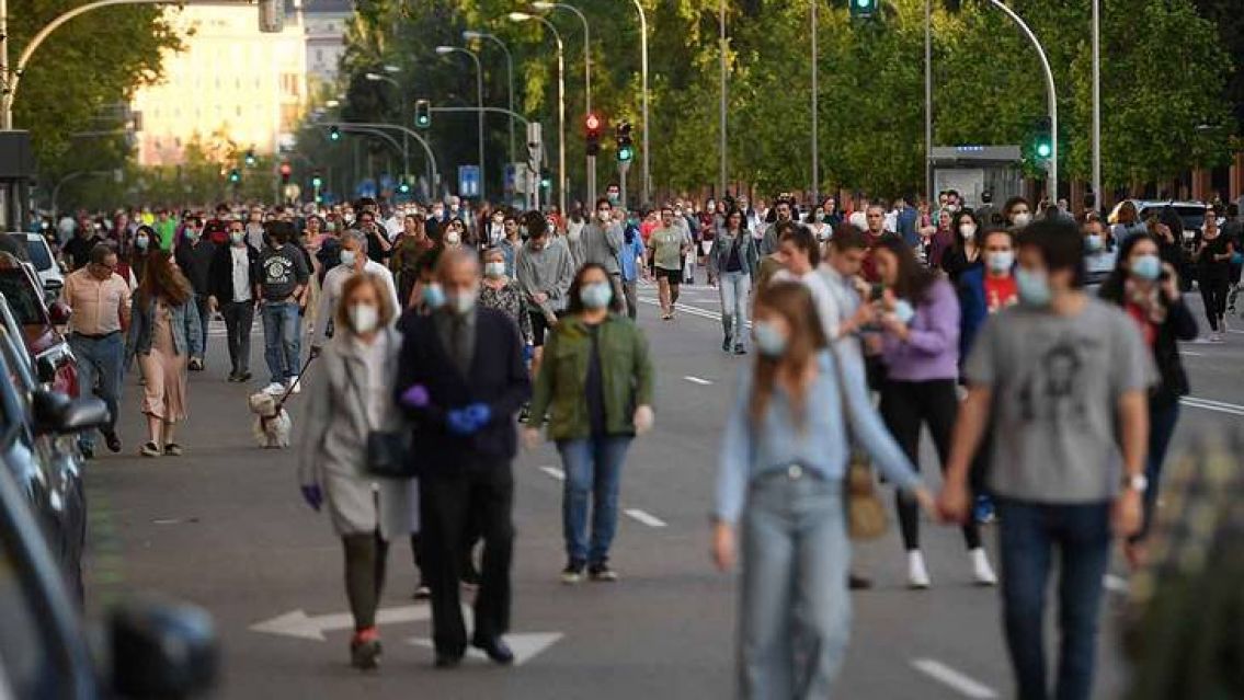 Quiénes son los supercontagiadores, cómo influyen y porqué alertan a todos