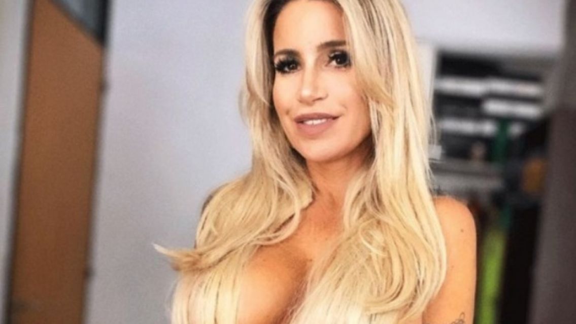 Desde la cama, Florencia Pe�a incendi� las redes con una foto muy hot 