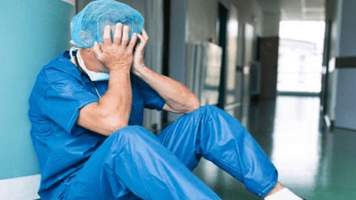 Les dijeron que su abuela murió, la "enterraron" y estaba viva