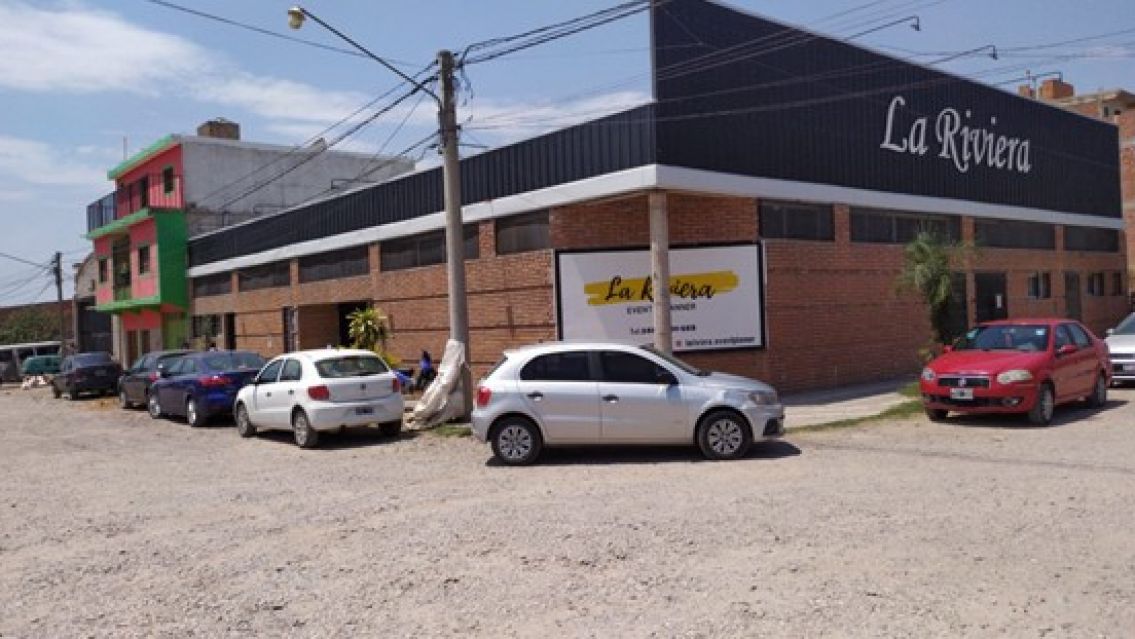 Denuncian que en Perico, el intendente y funcionarios habrían estado en un salón de eventos