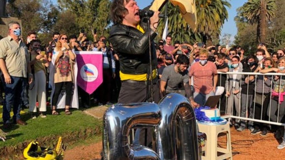 [VIDEO] Milei festej� su cumplea�os en una plaza con m�sica e insultos "a los zurdos"