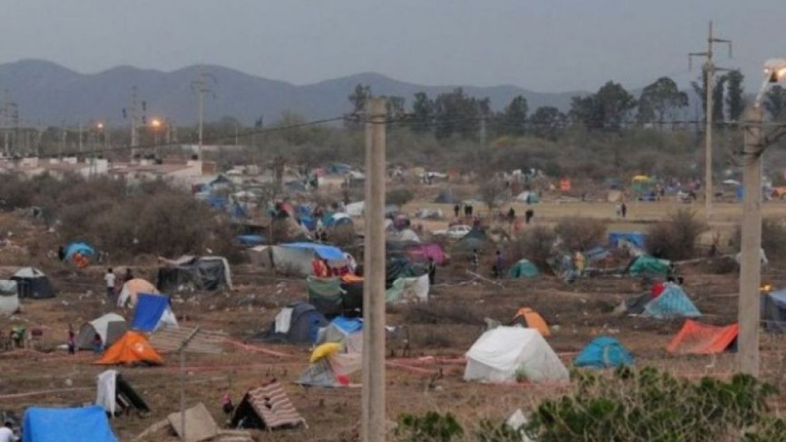 Tomaron terrenos en Salta y dicen que con un subsidio de $50 mil "no alcanza" [VIDEO]