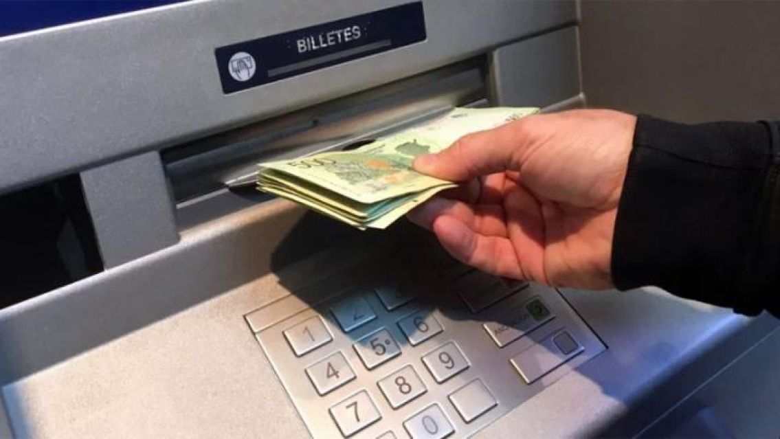 Asignaciones, pensiones y jubilaciones: mirá quiénes podrán ir mañana al cajero