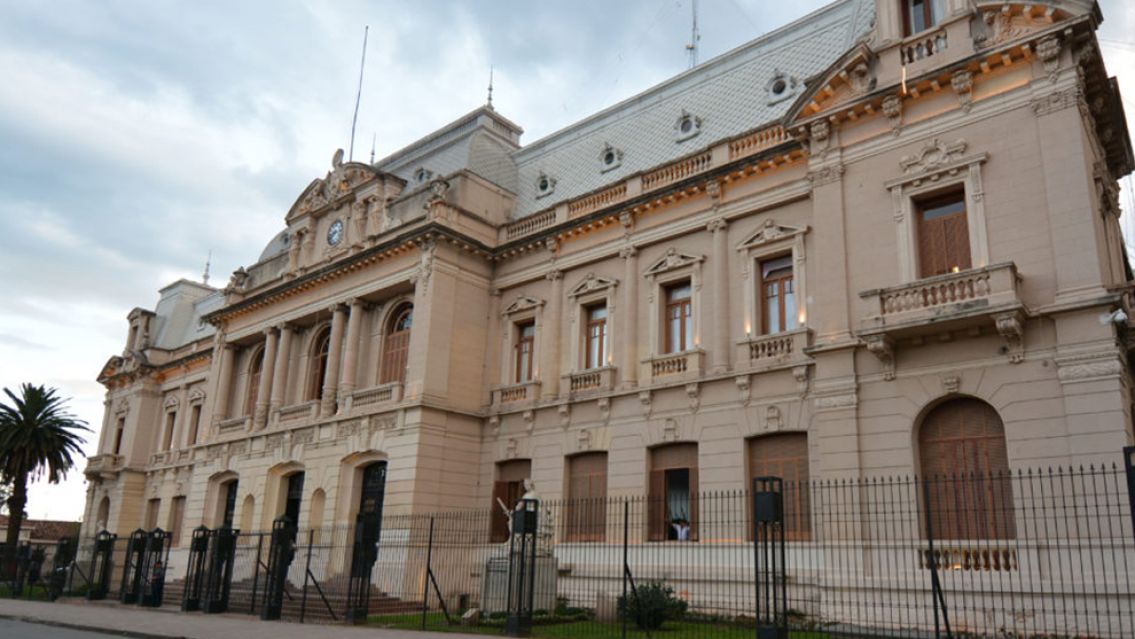 Cinco changuitos andaban calzados con puntas por la Casa de Gobierno: fueron detenidos