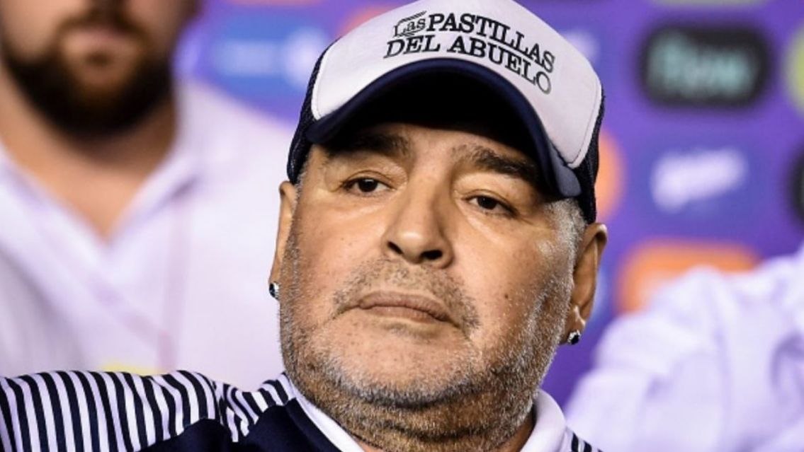 Quién es la mujer que quiso "encajarle" hijos a Maradona y le fue muy mal