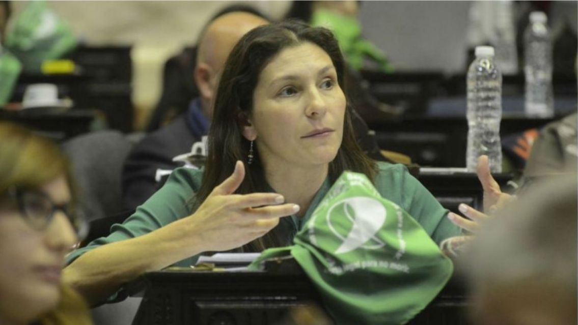 Una diputada dijo que las lesbianas también abortan y desató una polémica