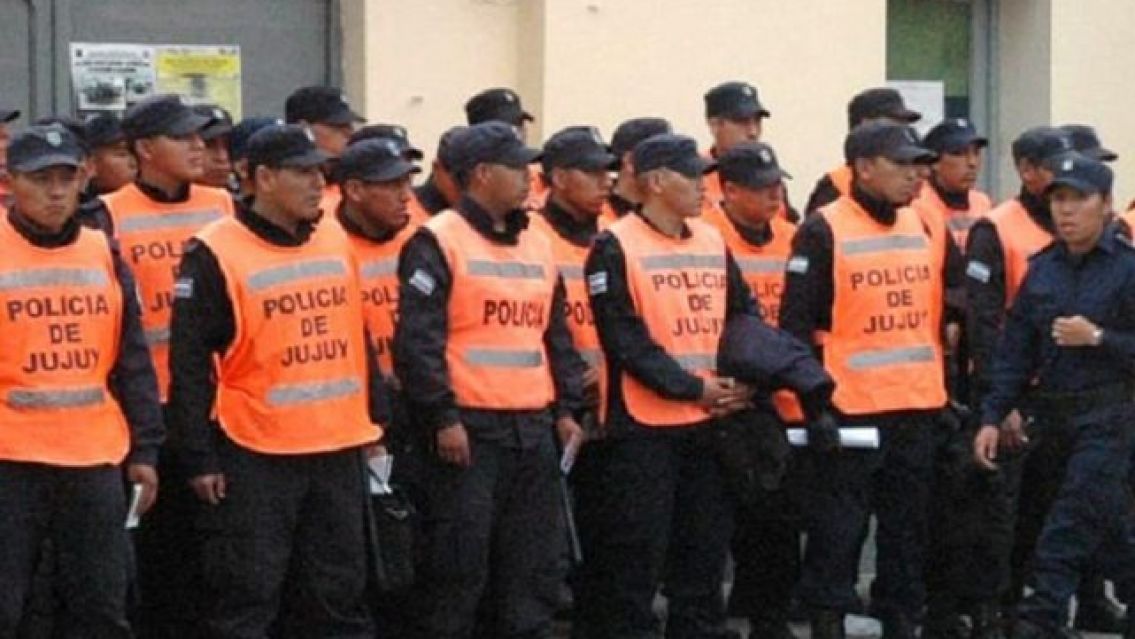 Denuncian que el salario de los policías jujeños no alcanza y se desploma