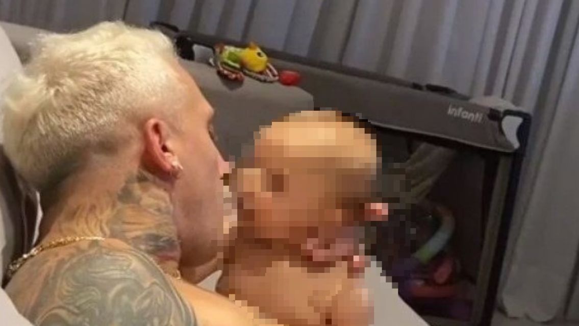 Fuertes cr�ticas a El Polaco por darle besos en la boca a su beba