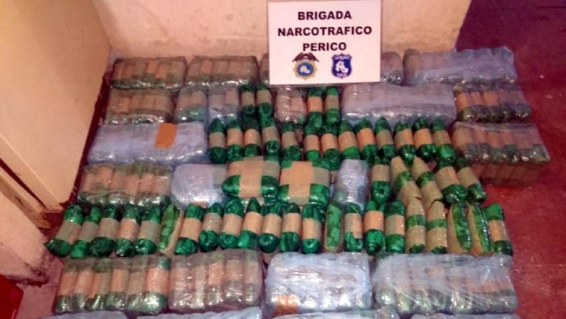 Los detuvieron con 45 kilos de coca y el hombre huy� abandonando a la mujer