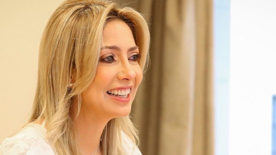 Rojo pasi�n: El look de la novia del presidente a d�as de la Navidad