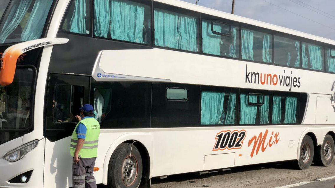 Entre Jujuy y Salta retuvieron a 6 micros que viajaban sin permisos