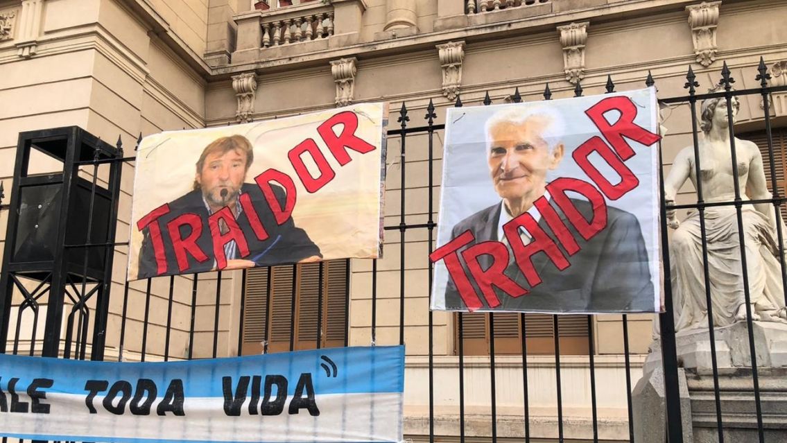 Pro-vidas tildaron de traidores a los legisladores jujeños