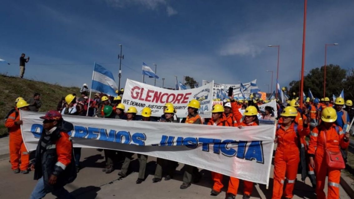 Mineros de El Aguilar se movilizan y la Policía impide el paso al centro