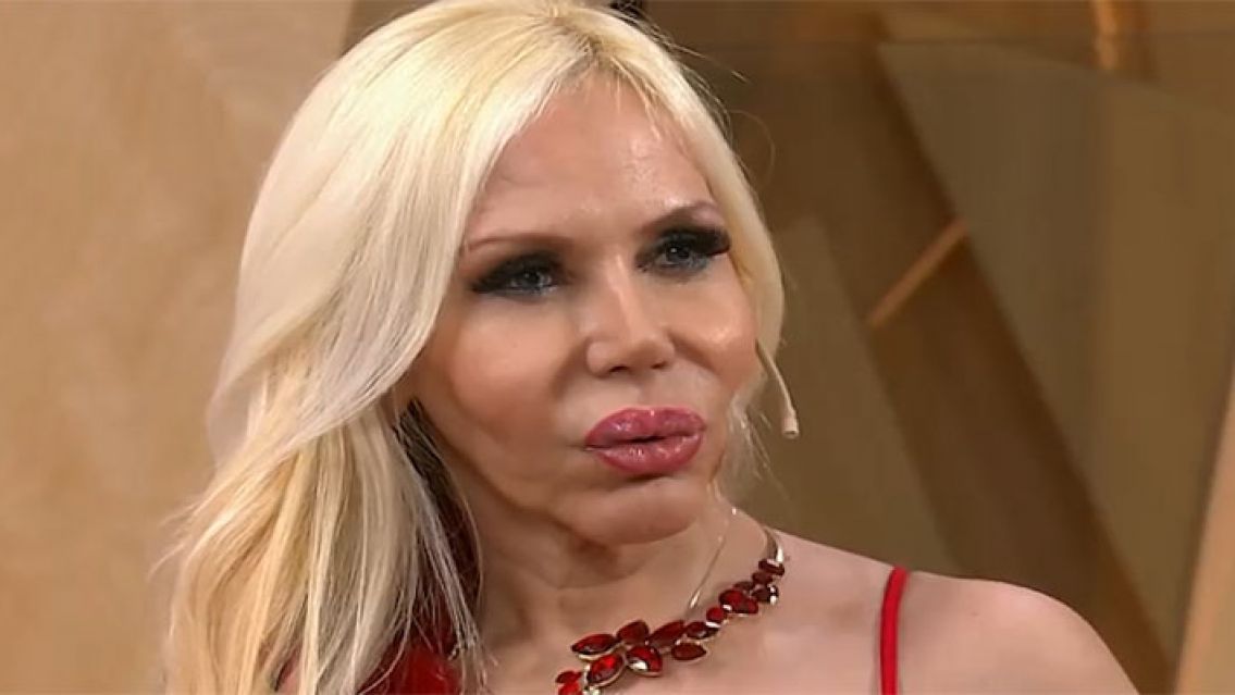 Desnuda y moviendo su pelo con un secador, Alejandra Pradón evadió (por muy poco) la censura