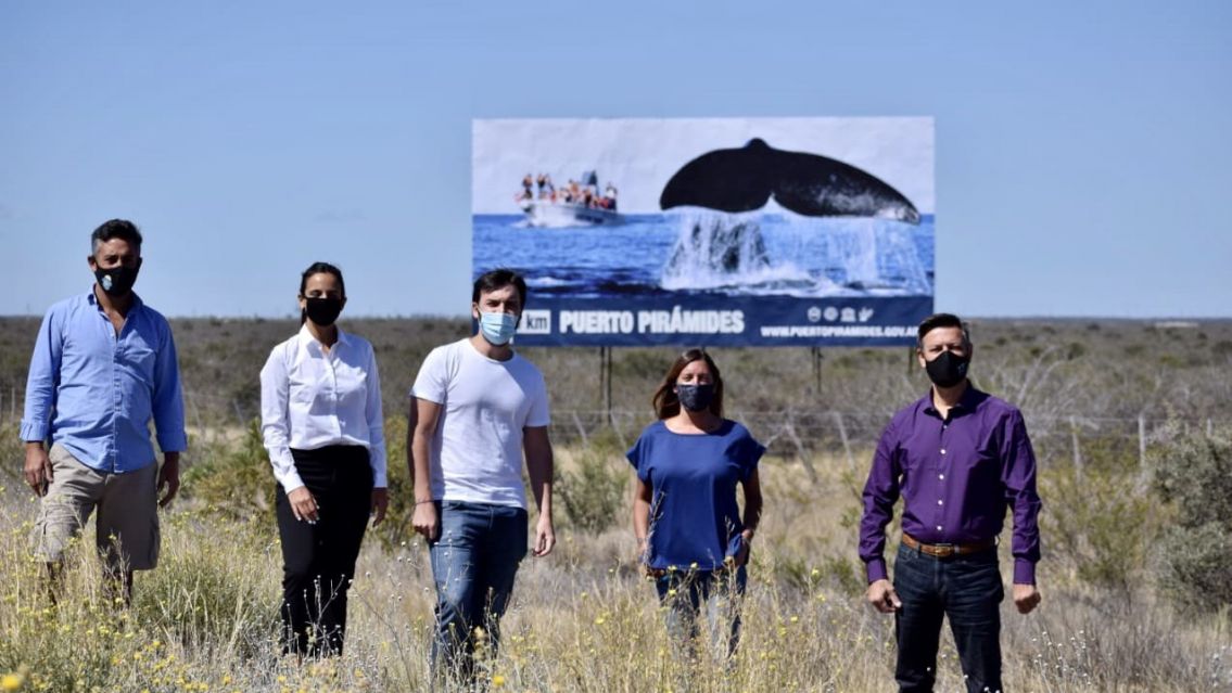 Intendente inaugur� un cartel y dijo que fue "una puesta en valor"