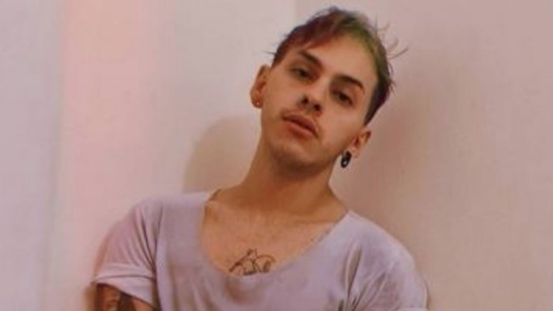 Más caliente que aceite de churro: el video de Dyhzy, entangado y con orejas de gatito