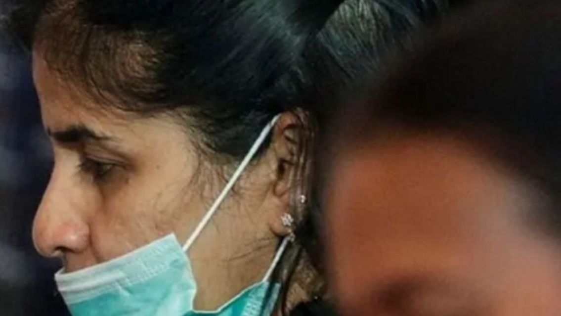 Empleada rebelde: La echaron de s�per D�a por usar siempre mal el barbijo