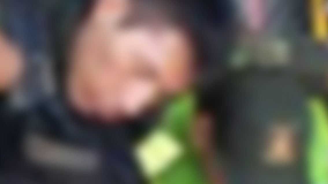 Policía jujeño estaba machado y a las piñas en la vieja terminal: casi lo matan