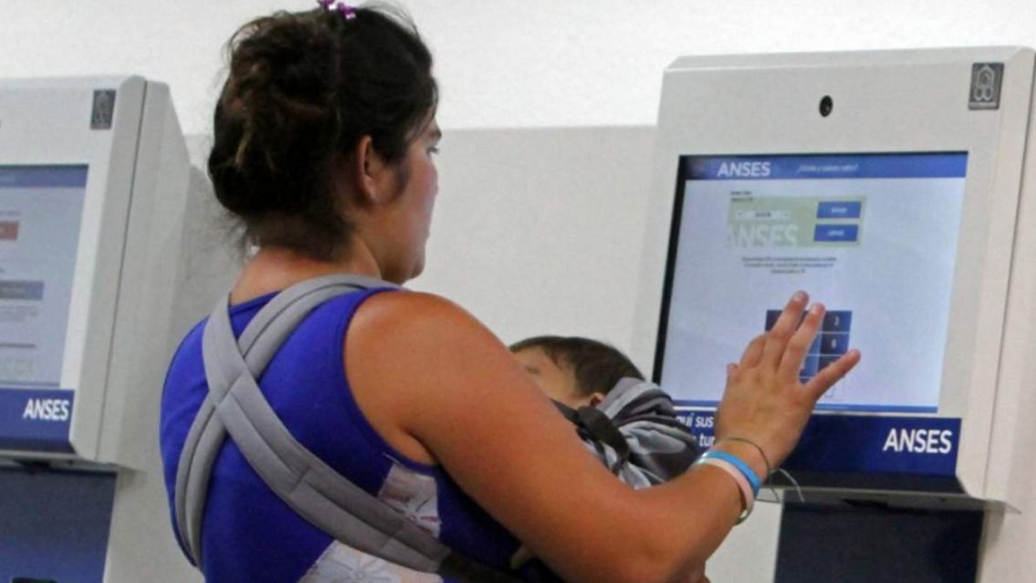 Malas noticias para los que cobran Asignación Universal por Hijo: no cobrarían el IFE 4