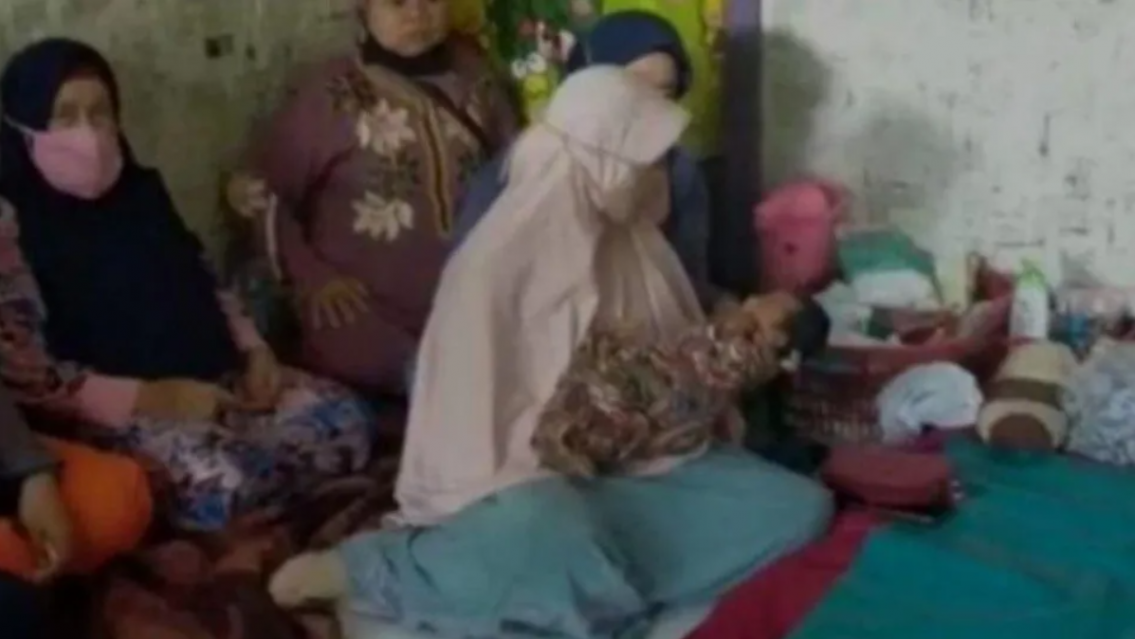 Tiene 25 a�os y afirma que una r�faga de viento la dej� embarazada