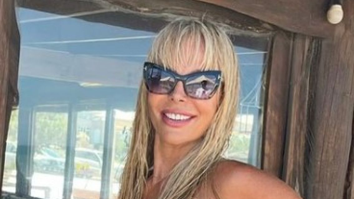 Graciela Alfano armó un escándalo con su microbikini a los 71 años