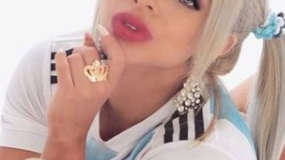 Con una calza la juje�a m�s bomba entren� en el gym y dej� a todos sorprendidos