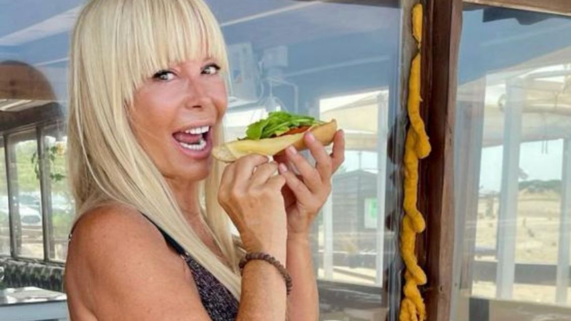 No es Sol P�rez: Graciela Alfano raj� la tierra a los 68 a�os con una micro tanga