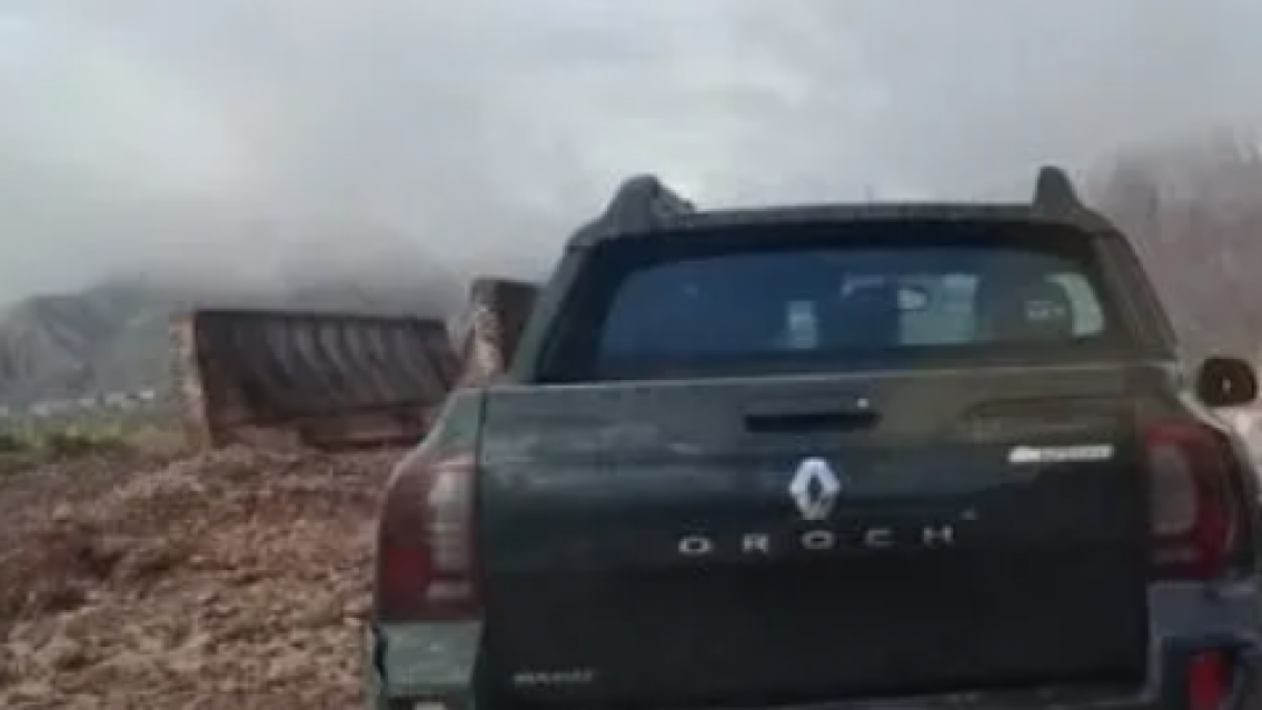 Tras las fuertes lluvias hubieron cortes y derrumbes en la Quebrada
