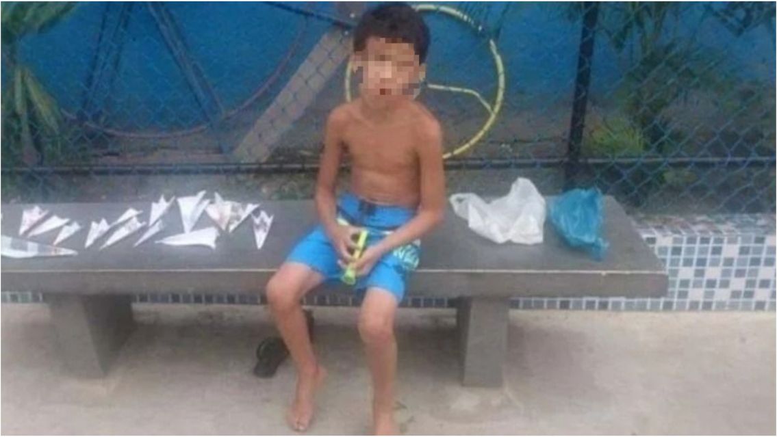 Changuito de 7 a�os sali� a vender aviones de papel para comprarse un celular