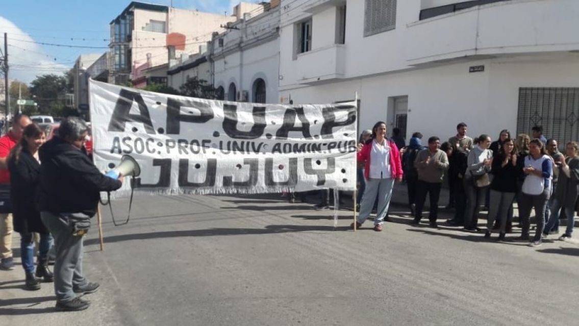 APUAP concretó el paro y marchó en Jujuy: "Bouhid de campaña y no nos recibe"