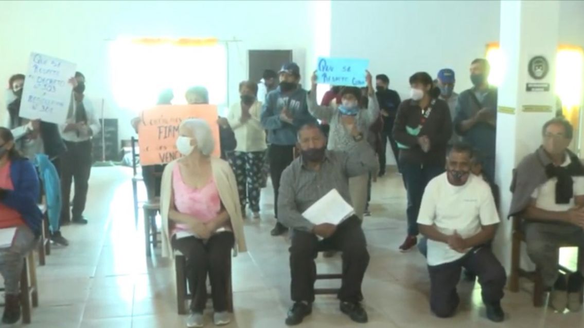 Abuelitos apuntaron al intendente de El Carmen por un centro integral