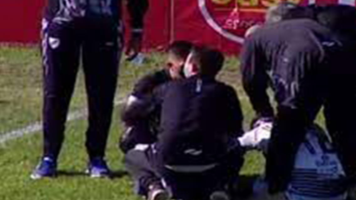 Jugaba el Lobo Juje�o y un futbolista recuperado de Covid se desplom� en pleno partido.