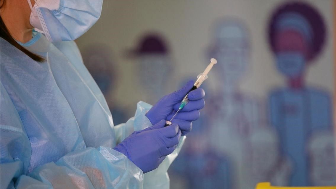 Menores de 12 a 17 años deberán aplicarse la tercera dosis de la vacuna contra el COVID