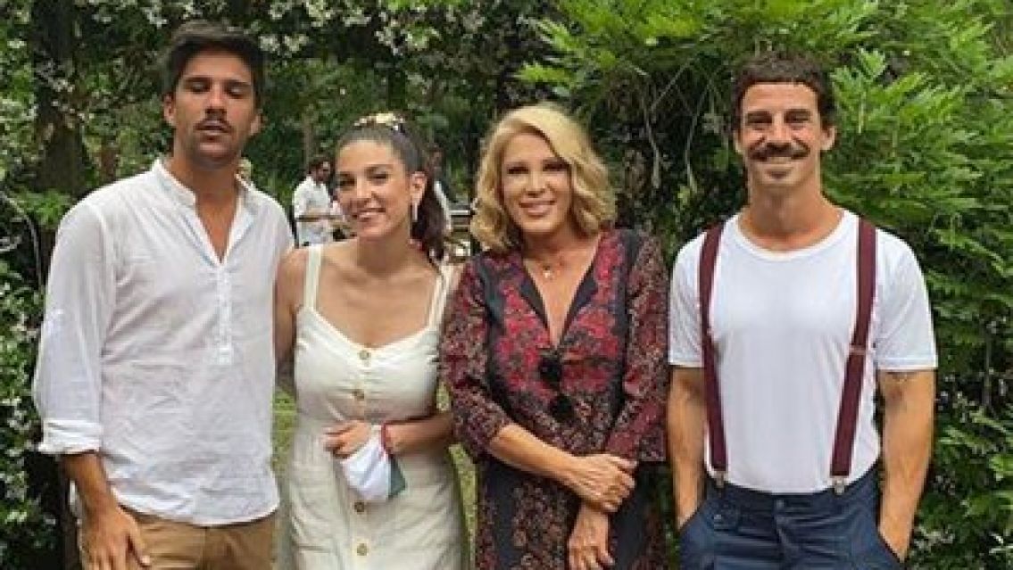 "Mi mam� segu�a sin turno mientras se vacunaban gente joven y amiguis", la furia de Juana Repetto