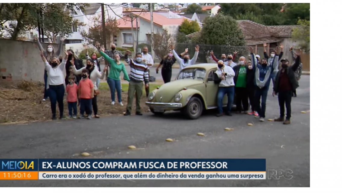 Los mejores alumnos del mundo. Le regalaron un auto a su profe y eso no es todo. Conoc� la conmovedora historia