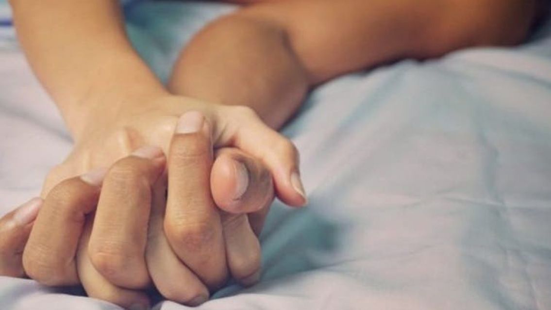 Los grab� teniendo sexo porque se hart� de los ruidos y puso esta nota: