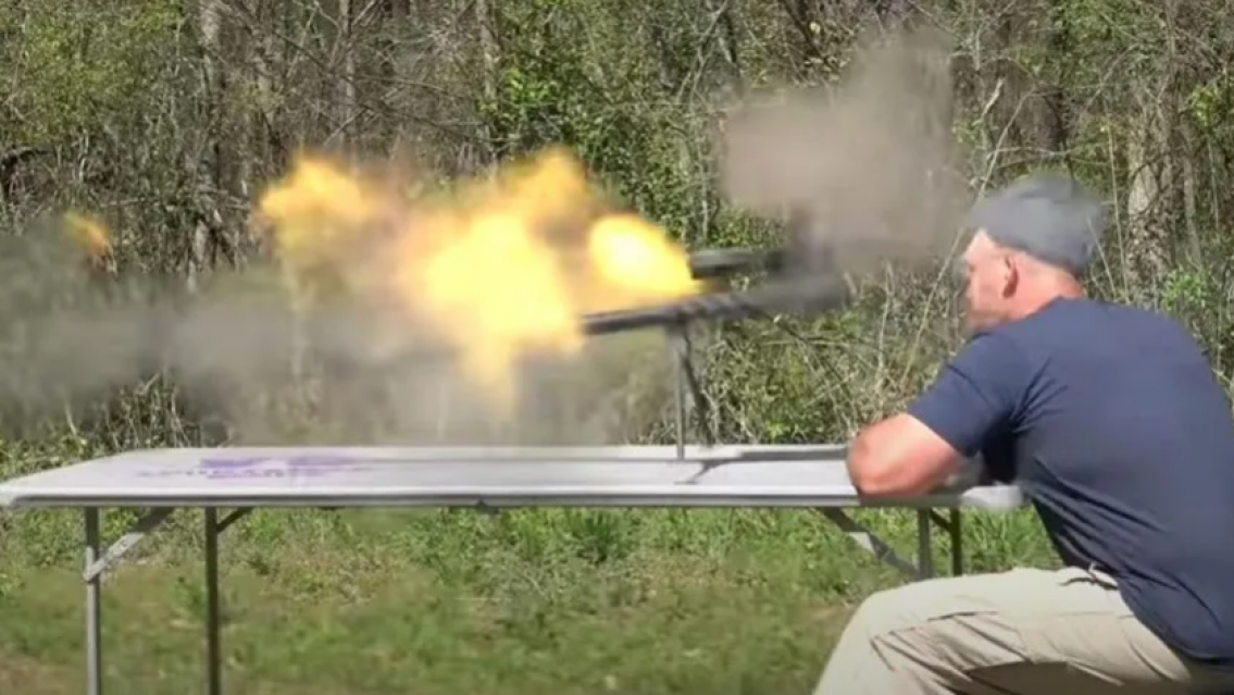 Dispar� un rifle, le explot� en la cara y un fierro le atraves� el cuello