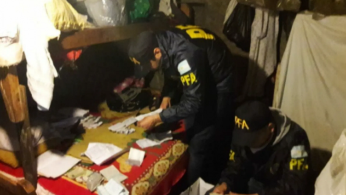 Desbarataron una red de trata laboral, los tenían en un galpón lleno de pulgas