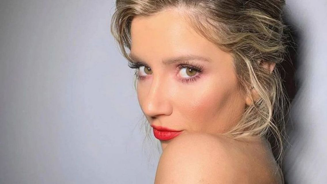 El destape de Laurita Fernández tras su ruptura con Nicolás Cabré. Muy suelta de ropa