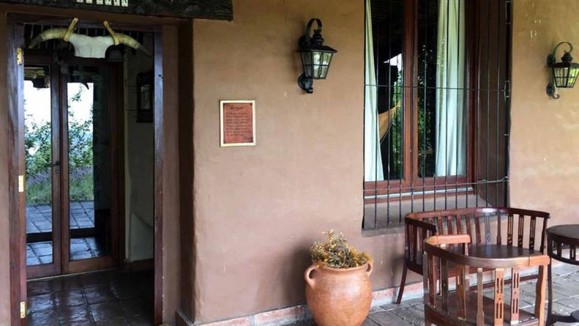 �Una capa! Esta arquitecta norte�a tiene un r�cord de construcci�n de casas de adobe