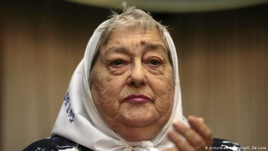 Señor Presidente: primero consulte a los que saben y después opine", dijo Hebe de Bonafini