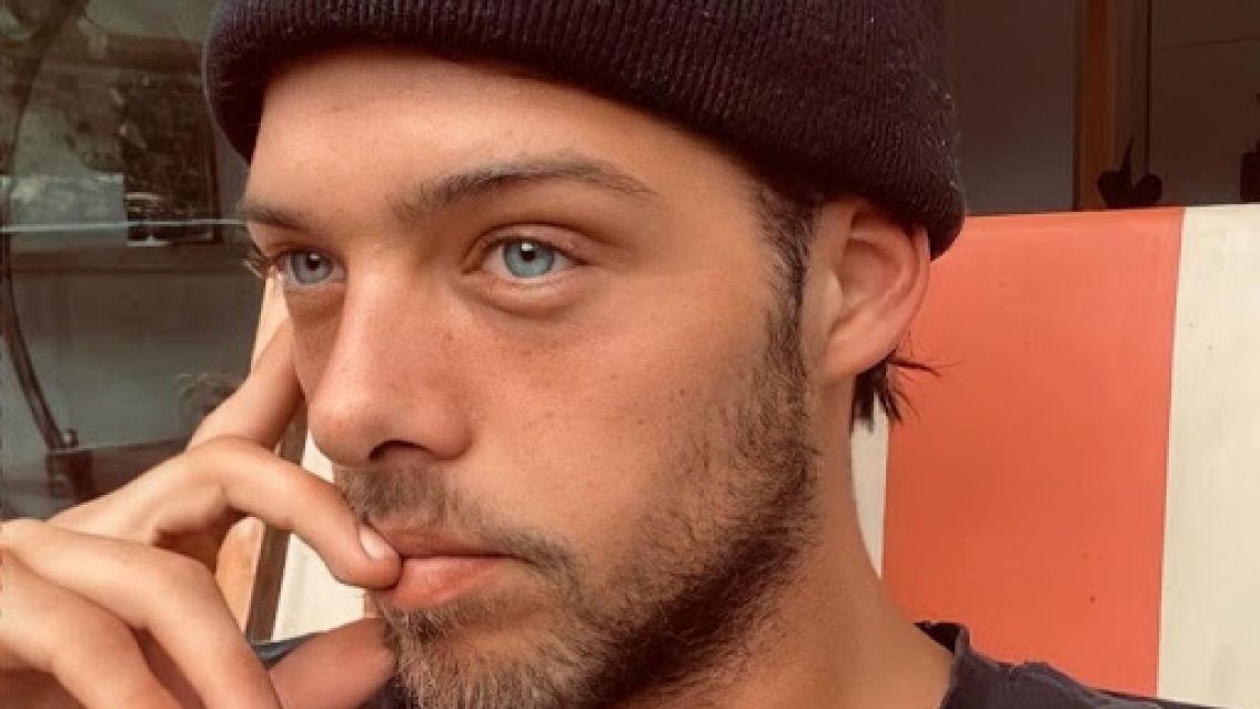 Santi Maratea lo hizo otra vez, consiguió plata para que unos atletas viajen a competir