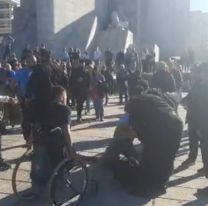 Incidentes en una marcha anticuarentena: la Policía detuvo a 30 personas que protestaban contra las restricciones