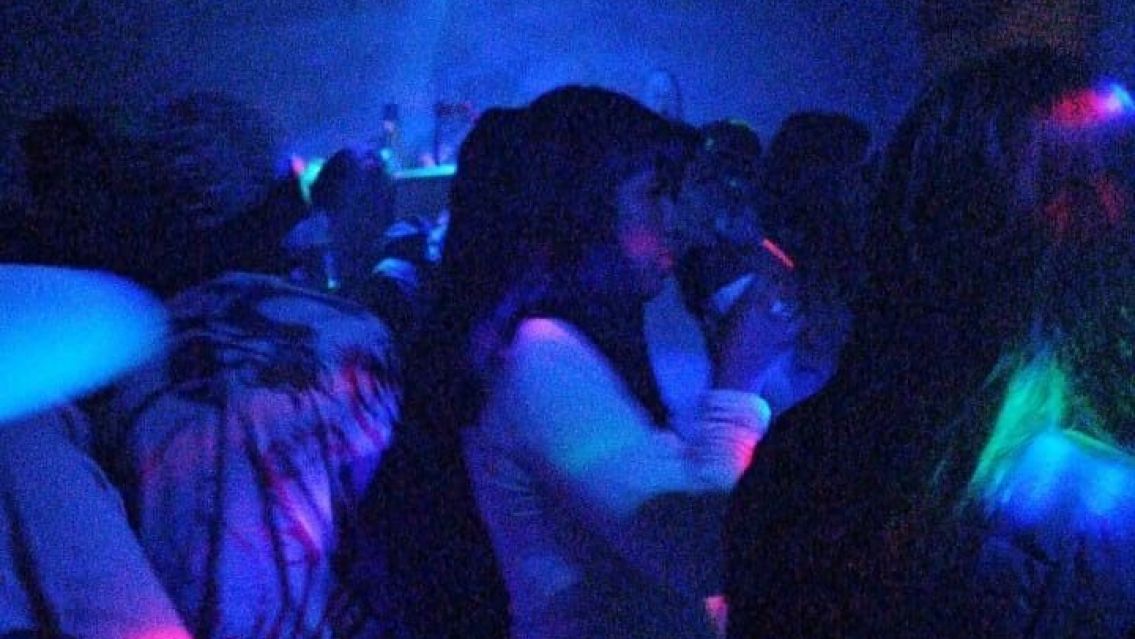 Otra vez los covidiotas: estaban en 5 fiestas y un acto pol�tico clandestino