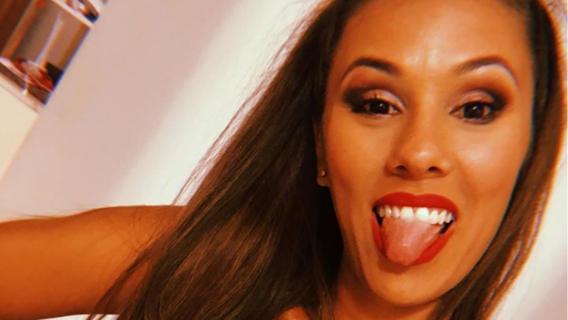 ¡¡¡Infartante!!! Barby Silenzi entangada y de espaldas en el balcón