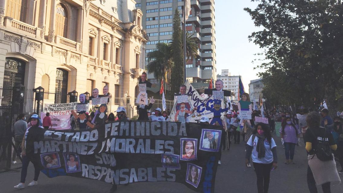 Jujeñas vuelven a las calles contra la violencia y por la renuncia de Lello al MPA