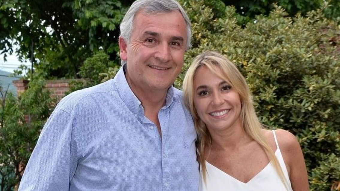 Quiere ser presidente y en lo personal, confirmó que "se viene una nena". Gerardo Morales y Tulia Snopek agrandan la familia