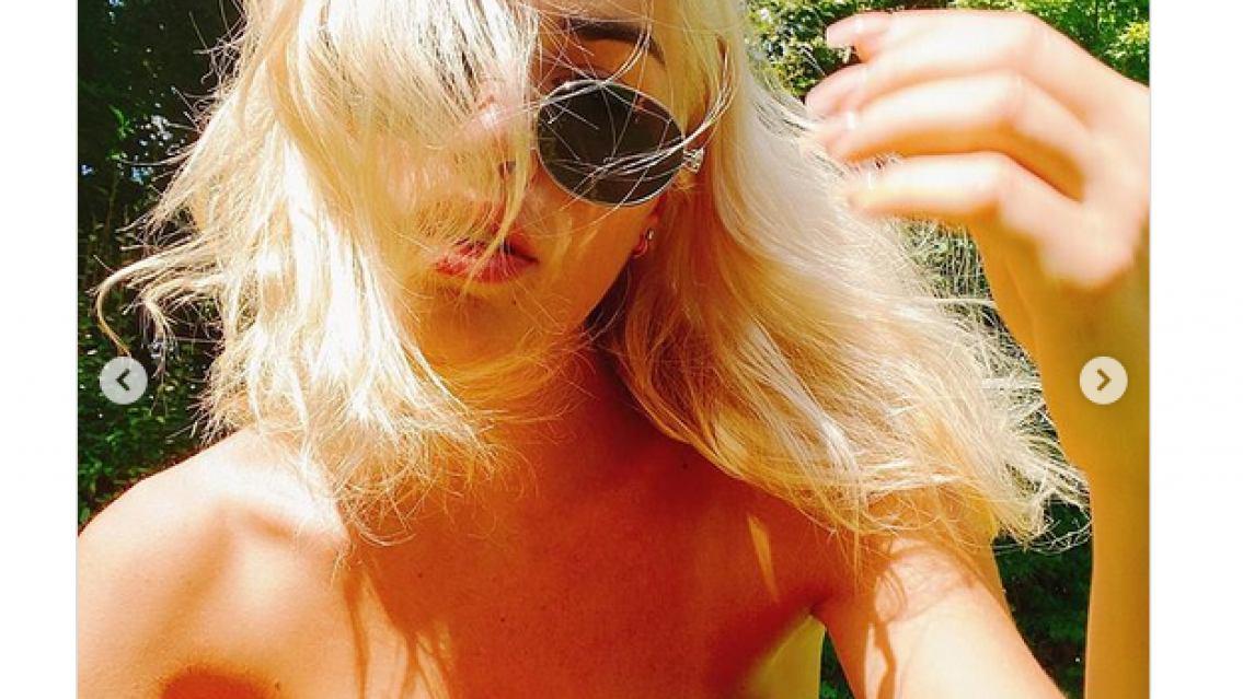 Lali posó con un top peligrosamente abierto. ¡Incendió las redes!